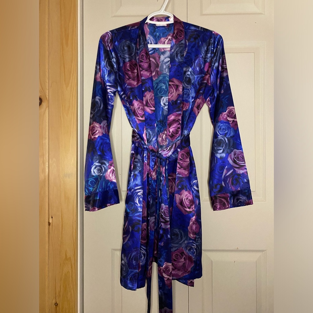 2/$25 La Vie En Rose Robe